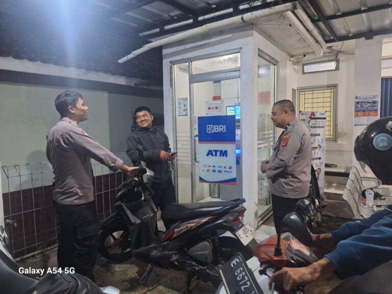 Personel Polsek Ciwaru Laksanakan Monitoring Objek Vital Perbankan, Wujudkan Keamanan dan Ketertiban Masyarakat