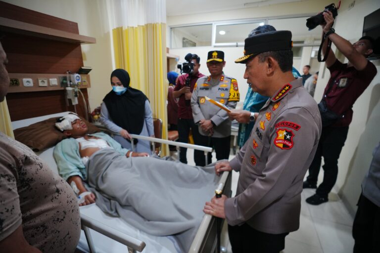 Dialog dengan Korban Ledakan SMAN 72, Kapolri : Siswa Masih Semangat Sekolah