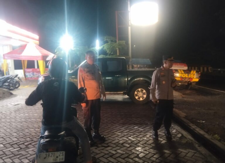 Kapolsek dan anggota Unit Samapta Laksanakan Patroli Dialogis Antisipasi C3, jaga Kondusifitas diwilayah hukum Polsek Kramatmulya