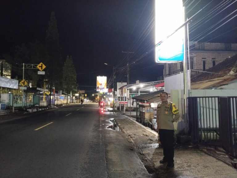 “Aipda Rukanda Lakukan Patroli Kerawanan Kamtibmas di Bank BRI Unit Jalaksana”
