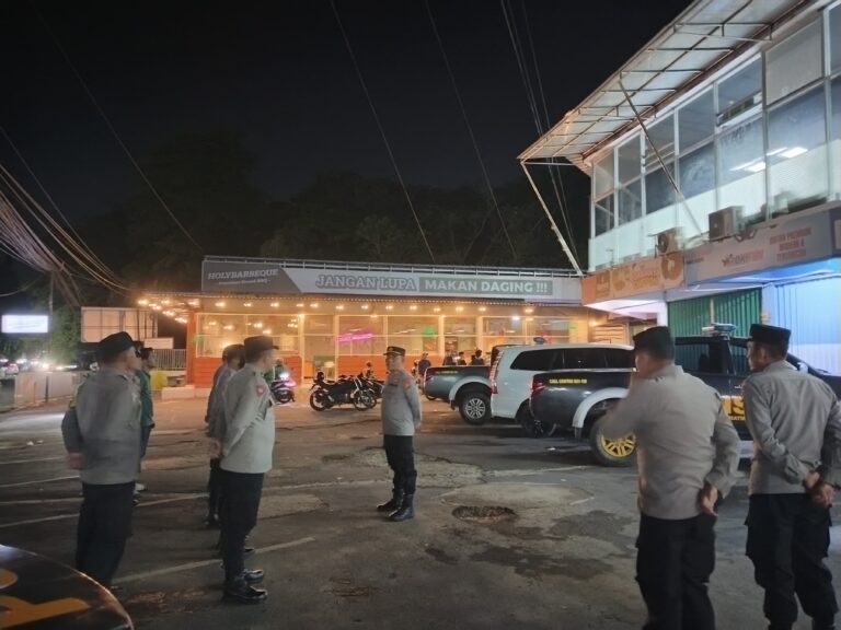 “Kapolsek Jalaksana Pimpin Apel KRD, Antisipasi Gangguan Kamtibmas di Jalaksana”