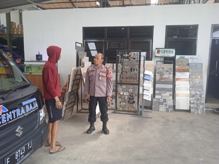 Kanit Samapta Laksanakan Patroli Dialogis, jaga Kondusifitas diwilayah hukum Polsek Kramatmulya