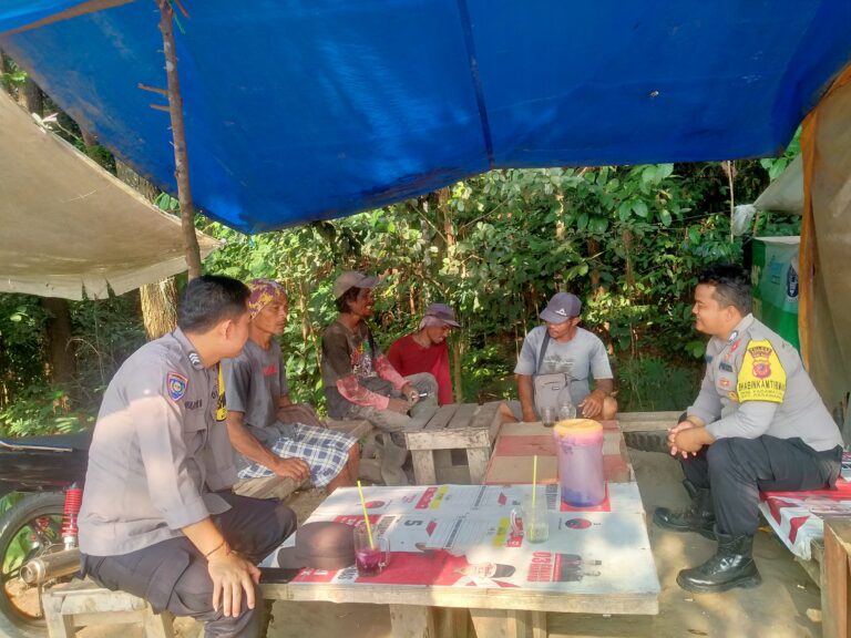 Polsek Pasawahan Dekat dengan Warga, Ajak Masyarakat Jaga Keamanan Desa dan Lingkungan Sekitarnya