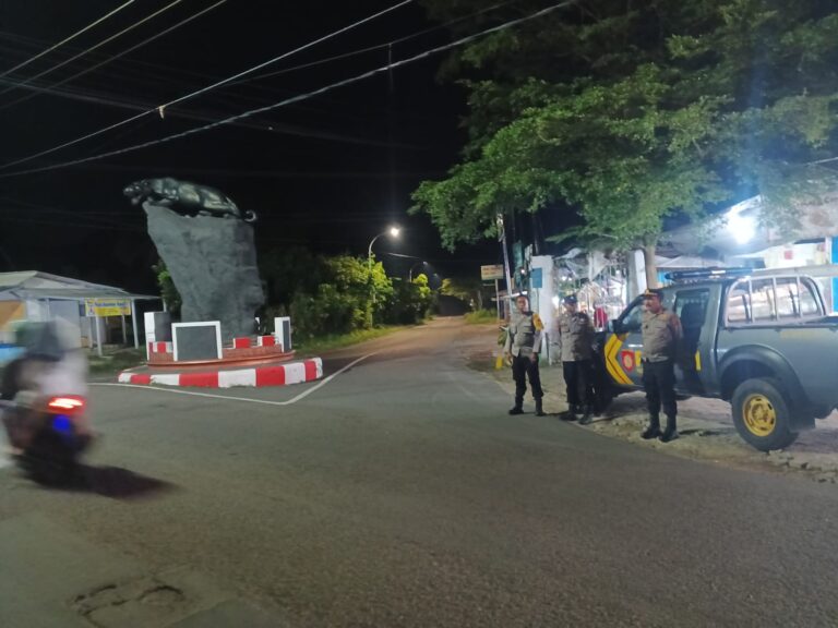 Waspada Aksi Kejahatan Malam Dan Berikan Rasa Aman Kepada Masyarakat, Kapolsek Mandirancan Pimpin KRYD Malam di Simpang Tiga Tugu Macan