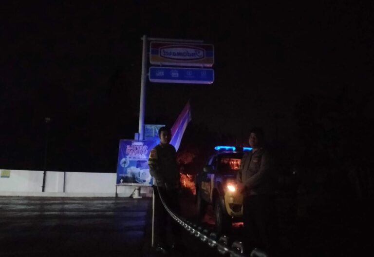 Polsek Pasawahan patroli malam ke Indomaret Desa Paniis, pastikan keamanan saat jam tutup toko