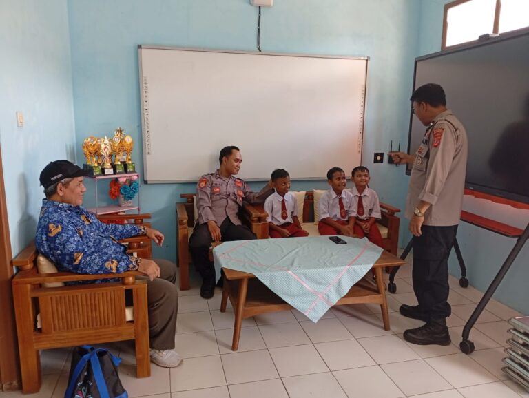Intensifkan Patroli Ke Sekolah Sekolah, Polsek Pasawahan Ajak Guru Cegah Kejahatan Sejak Dini