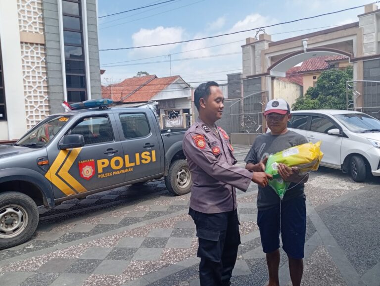 Polsek Pasawahan Kawal dan Fasilitasi Penyaluran Beras SPHP Bulog untuk Ringankan Beban Warga