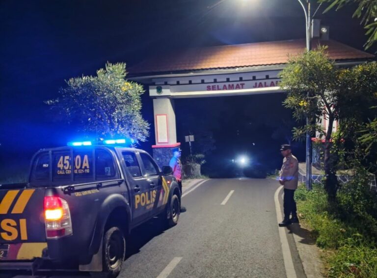Polsek Pasawahan Laksanakan Patroli Perbatasan, Pastikan Situasi Desa Padamatang Tetap Kondusif