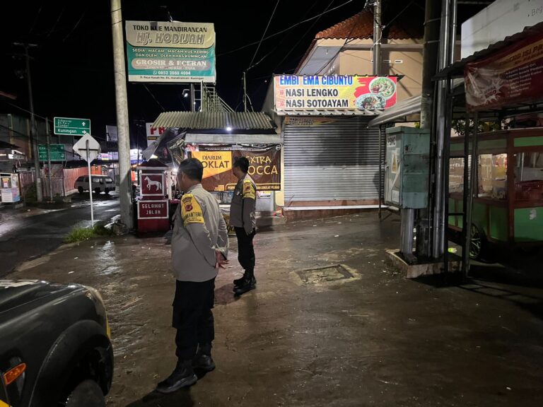 Meski Hujan Deras, Polisi Mandirancan Tetap Patroli Pasar Pancur