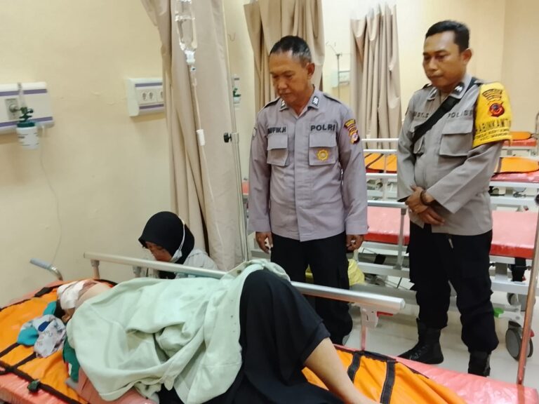 “Berpacu dengan Waktu: Polsek Mandirancan Selamatkan Korban Kecelakaan”**