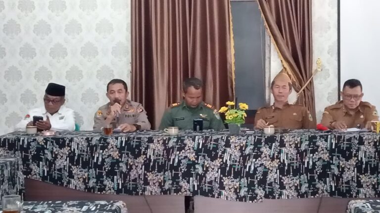 “Muspika Mandirancan Dengan Polsek Mandirancan Satu Meja, Satu Suara: Rumuskan Strategi Keamanan dan Digitalisasi”
