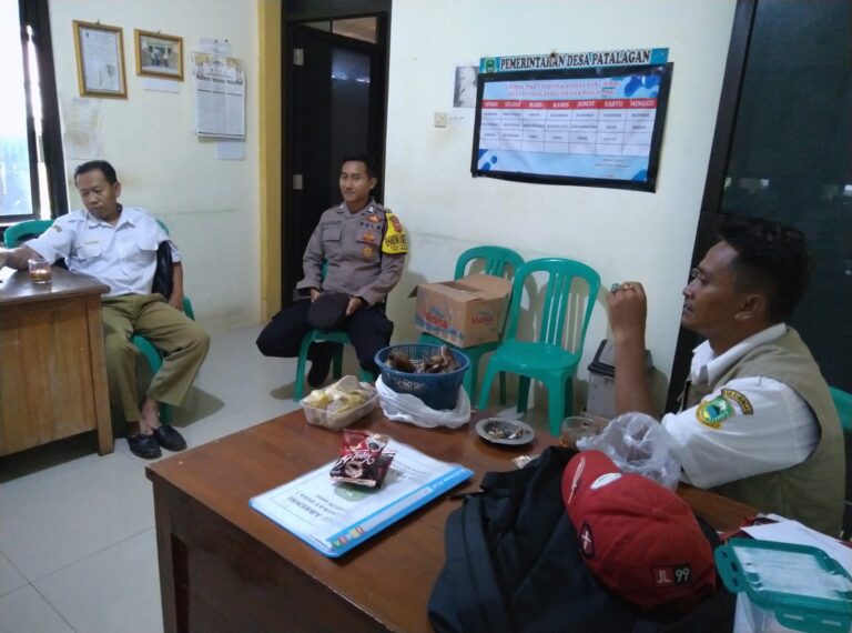 Bhabinkamtibmas Desa Patalagan Brigadir Mulyono Haryanto Lakukan Sambang Warga dan Sampaikan Imbauan Kamtibmas Terkait Antisipasi Kerawanan Selama Musim Hujan