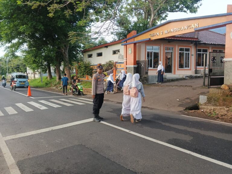 “Polsek Mandirancan Hadir di Titik Rawan: Pagi Hari Lebih Tertib dan Aman”