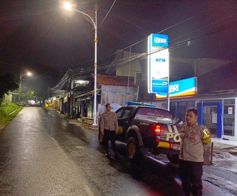 “Polsek Mandirancan Patroli Dini Hari: Hujan Tak Surutkan Pelayanan untuk Masyarakat”