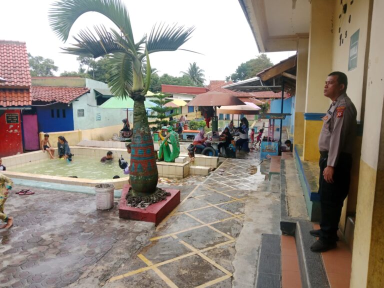 Pedagang dan Wisatawan Sambut Baik Imbauan Kamtibmas Polsek Cilimus