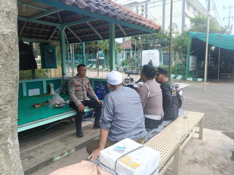 Polsek Cilimus Pastikan Kamtibmas Desa Sampora Tetap Kondusif