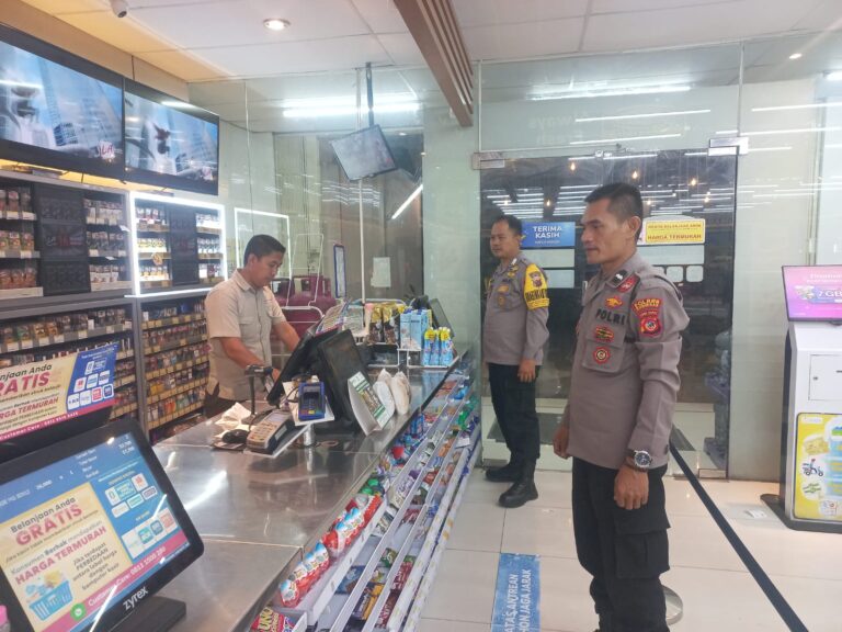 Cegah Kriminalitas Malam, Polsek Cilimus Laksanakan Patroli Dialogis di Bojong