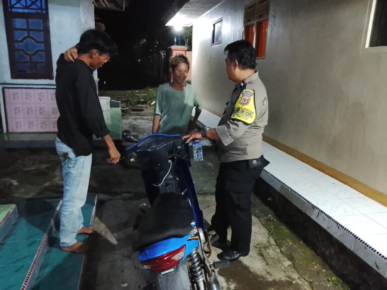 Bhabinkamtibmas Kapandayan Intensifkan Sambang Warga Pada Malam Hari Jelang Natal 2025 dan Tahun Baru 2026