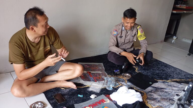 Bhabinkamtibmas Karangkamulyan Jalin Silaturahmi Kamtibmas dengan Tokoh Masyarakat