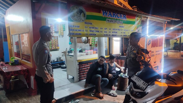 Bhabinkamtibmas Polsek Ciawigebang Laksanakan Patroli Dialogis Malam Hari, Ajak Warga Pamijahan Jaga Kamtibmas