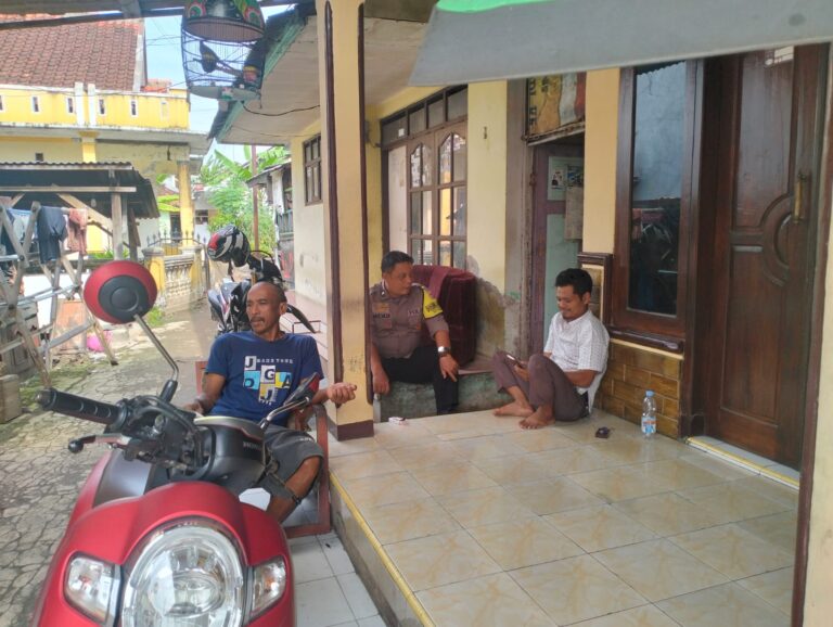 Bhabinkamtibmas Kapandayan Ajak Tokoh Masyarakat Jaga Kamtibmas dan Antisipasi Bencana Alam di Musim Hujan