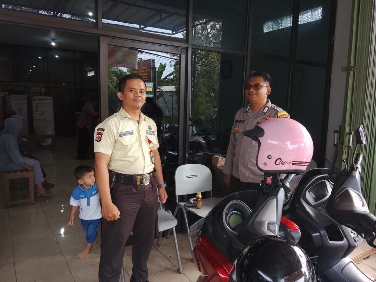 Bhabinkamtibmas Kadurama Sambangi Satpam Koperasi Artha Guna Mandiri, Sampaikan Imbauan Kamtibmas
