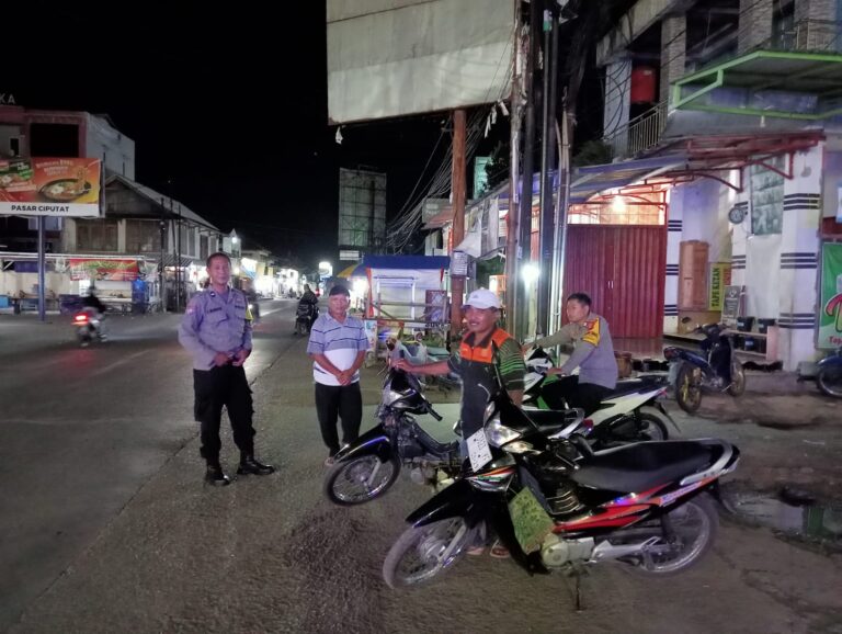Bhabinkamtibmas Polsek Ciawigebang Gelar Patroli KRYD Malam Hari di Terminal Ciawigebang