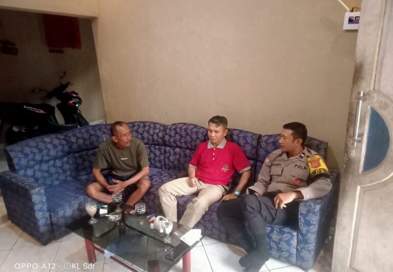 Jelang Nataru 2026, Bhabinkamtibmas Polsek Ciawigebang Sambangi Warga Sidaraja
