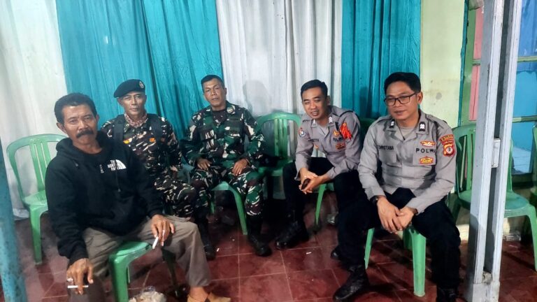 ANGGOTA POLSEK LURAGUNG BERSAMA BHABINKAMTIBMAS AMANKAN GIAT HAJAT DESA CIGEDANG
