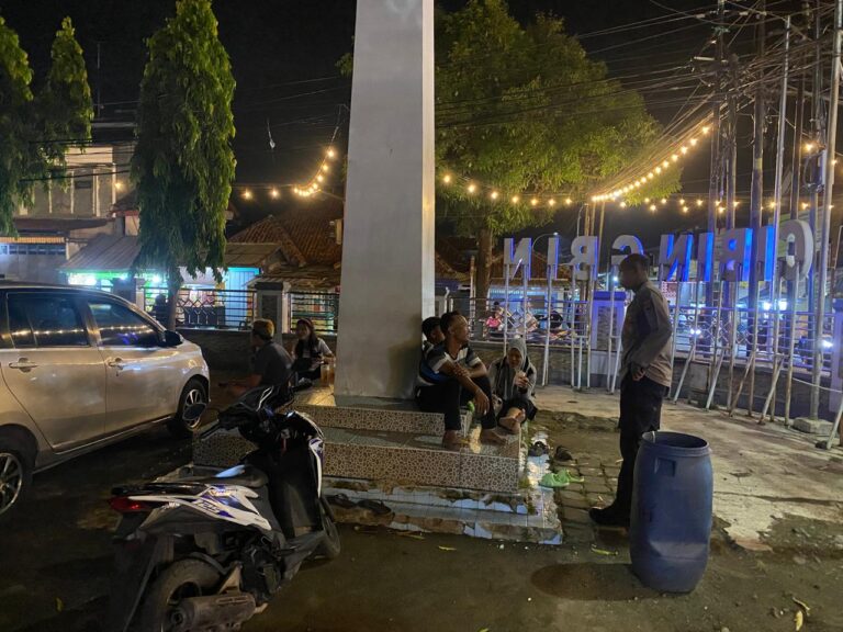“Polsek Cibingbin Gelar Patroli Malam, Antisipasi C3 dan Gangguan Kamtibmas”