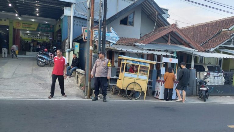 personil polsek cigugur patroli dialogis monitoring warga kelurahan cipari, sosialisasi call centre polri