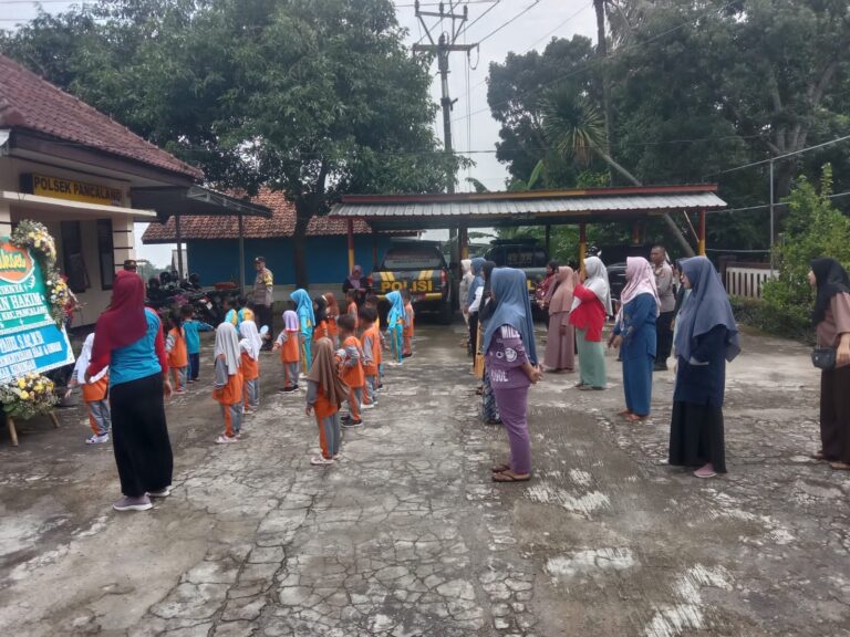Kapolsek Pancalang Terima Kunjungan PAUD NUR’AINI Desa Sumbakeling dalam Program Edukasi “Polisi Sahabat Anak”