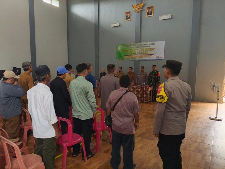 Pencegahan Tindak Pidana dan Penguatan Kesadaran Hukum di Tengah Masyarakat, Kapolsek Hadiri Kegiatan Penyuluhan dan Penerangan Hukum dalam Program “Jaksa Garda Desa”