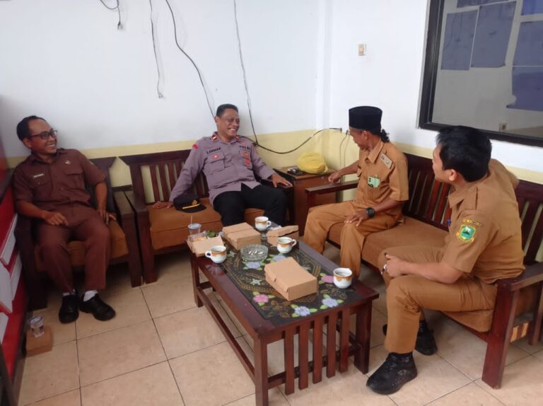 IPDA Lukman Hakim Hadiri Penyuluhan Program “Jaksa Garda Desa” untuk Wujudkan Pemerintahan Desa yang Taat Hukum di Desa Sarewu