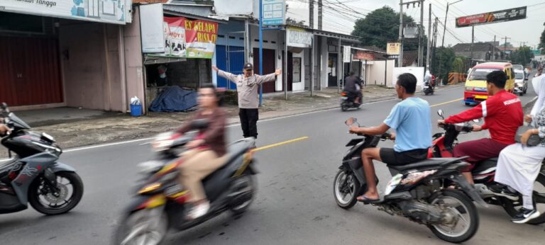 Polsek Cilimus Hadir di Pagi Hari, Warga Merasa Aman