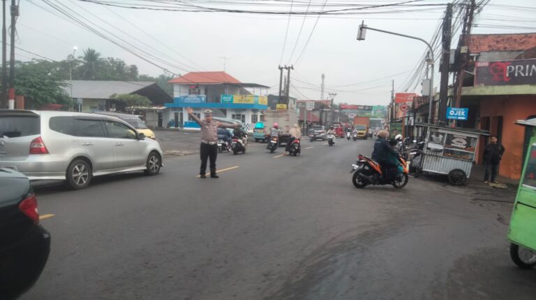 Antisipasi Rawan Pagi, Polisi Hadir di Tengah Masyarakat Cilimus