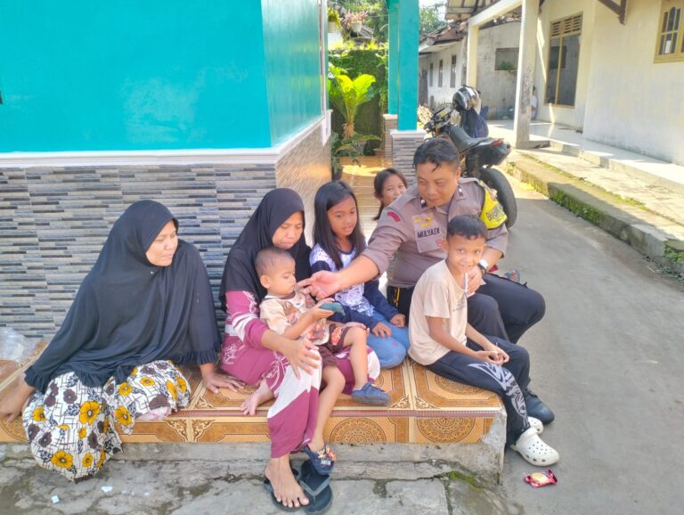 Bhabinkamtibmas Desa Kapandayan Berikan Edukasi Keamanan dan Kesehatan Anak