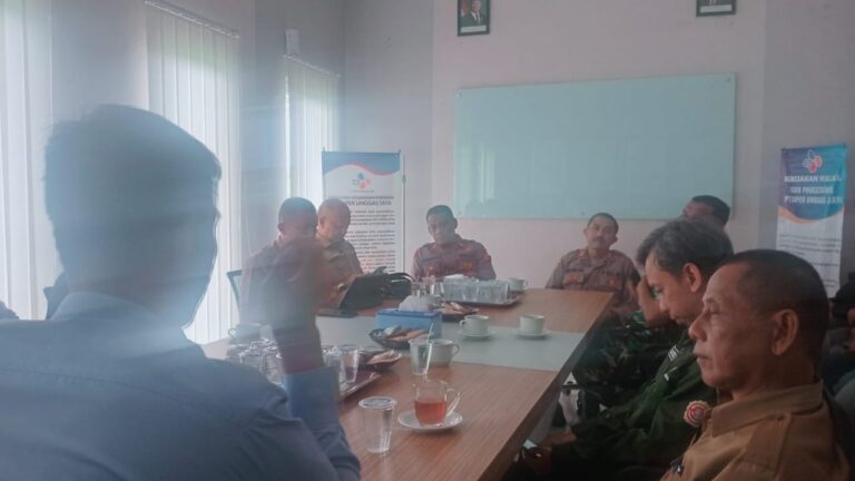 Kapolsek Pancalang Hadiri dan Amankan Pertemuan Diskusi Antara PT. Sumber Unggas Jaya dengan Pemerintah Desa dan Karang Taruna Terkait Permintaan Pengelolaan Limbah oleh Warga