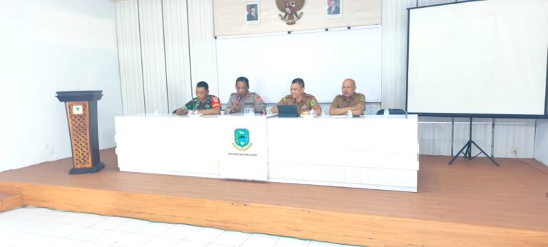 Kapolsek Pancalang IPDA Lukman Hakim Hadiri dan Berikan Arahan dalam Rapat Koordinasi Muspika Bersama SPPG dan Kepala Desa se-Kecamatan Pancalang Terkait Laporan Layanan Pengaduan MBG