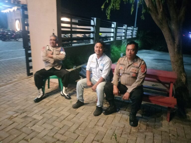 Polsek Kramatmulya Laksanakan Patroli Dialogis Malam Hari Antisipasi C3, jaga Kondusifitas di Jalan Baru Lingkar Timur