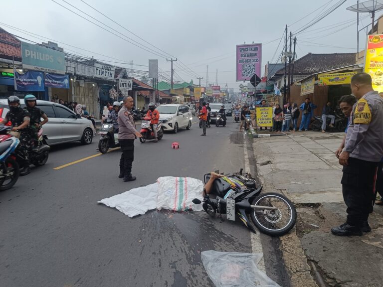 Polsek Cilimus Datangi TKP Laka Lantas di Depan Golden Bakery, Satu Orang Meninggal Dunia