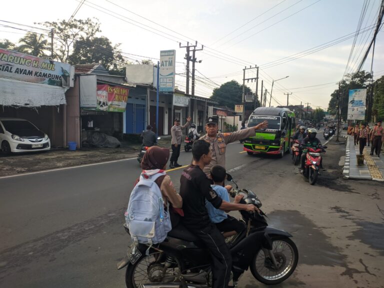 “Polsek Cilimus Tingkatkan Keamanan Pagi, Jalanan Tetap Lancar”