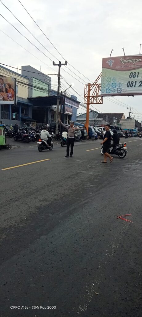 Kapolres Kuningan Apresiasi PH Pagi di Pasar Cilimus, Arus Lalin Terkendali