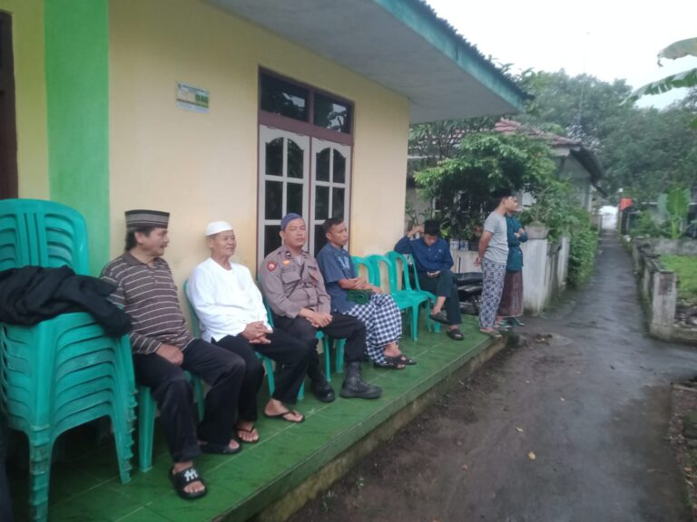 Polri Dekat dengan Warga di Saat Duka