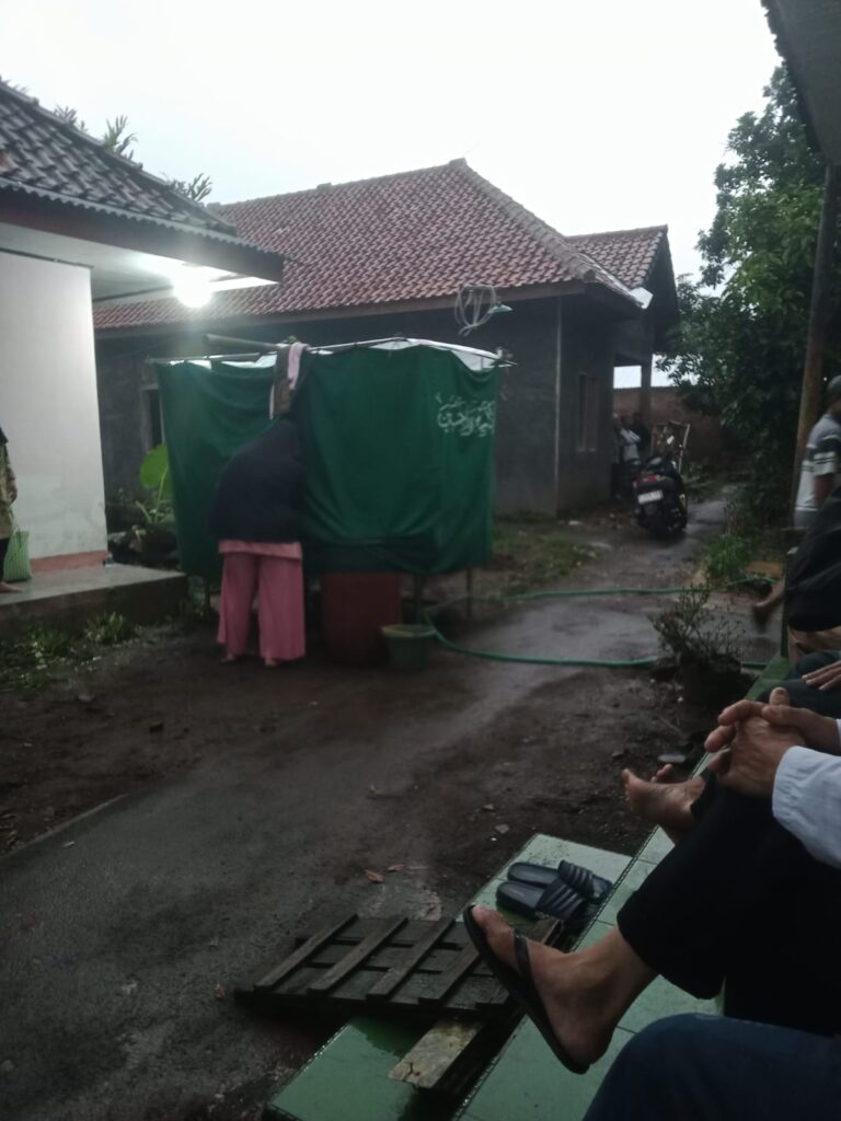 Humanis, Polisi Hadir Menguatkan Keluarga yang Berduka