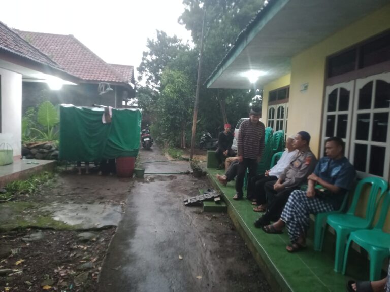 Silaturahmi dalam Duka, Polisi Perkuat Kedekatan dengan Warga
