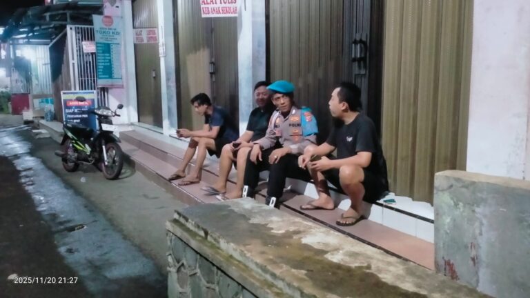 Kanit Propam Polsek Ciwaru Laksanakan Patroli Malam, Berikan Himbauan kepada Pemuda