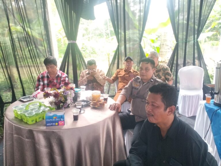 Bhabinkamtibmas Desa Kapandayan Laksanakan Pengamanan Hiburan Dangdut Tasyakuran Khitanan Warga Binaan