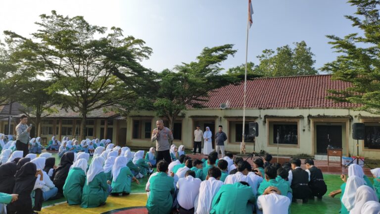 Edukasi 1.500 Siswa SMKN 1 Cilimus: Kapolsek Cilimus Tekankan Antisipasi Perang Sarung dan Bahaya Narkoba Menjelang Ramadhan