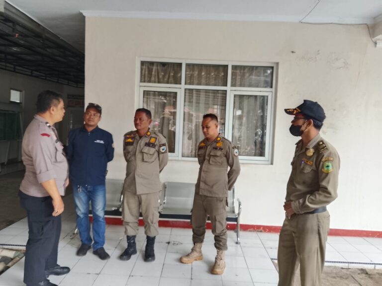 Patroli Siang Hari, Bhabinkamtibmas Polsek Ciawigebang Sambangi Kantor Kecamatan Ciawigebang